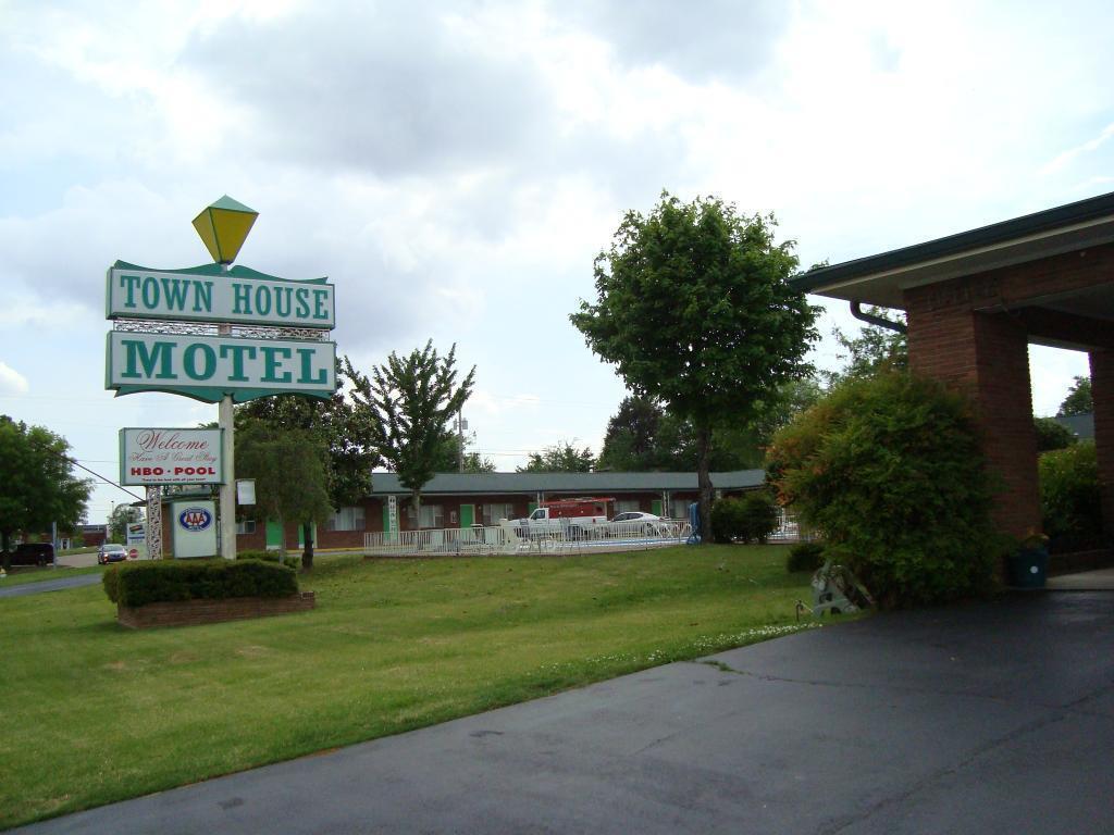 Town House Motel Tupelo Luaran gambar